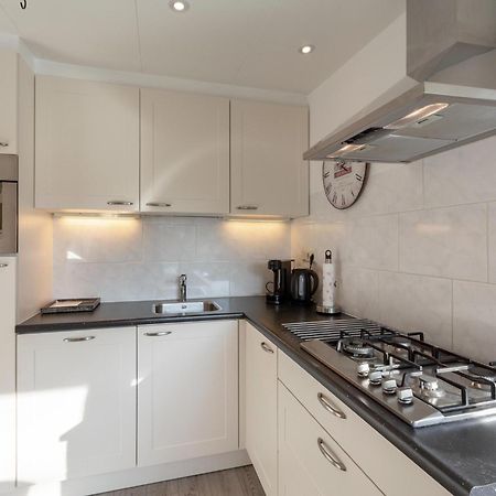 Stylish Bungalow With A Large Garden Sint Maartensvlotbrug 外观 照片