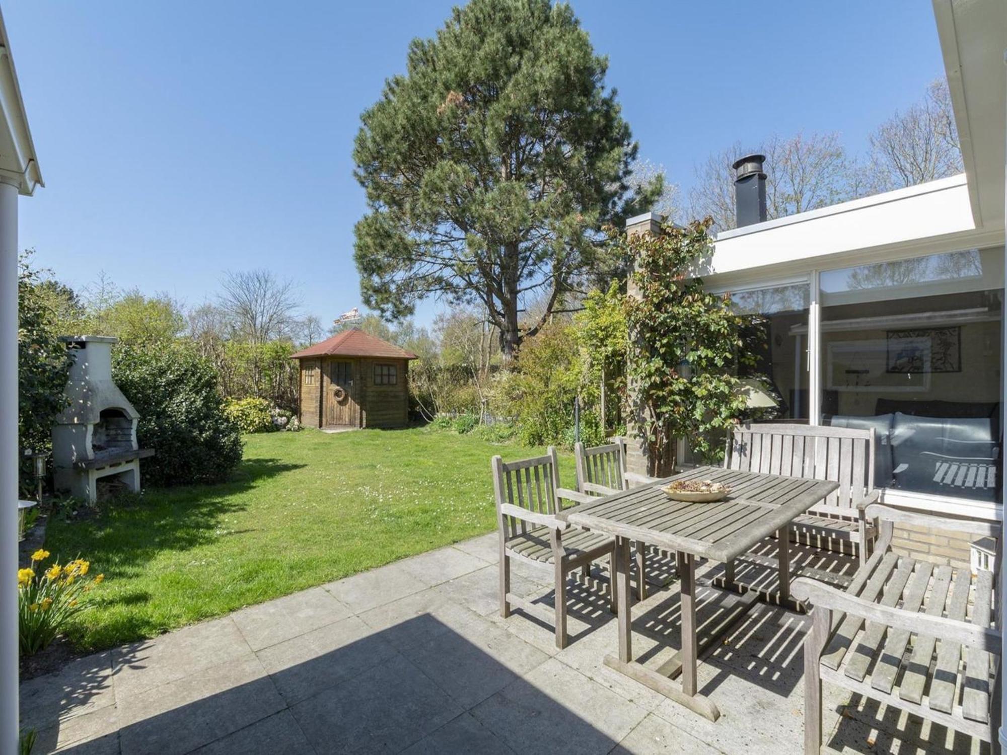 Stylish Bungalow With A Large Garden Sint Maartensvlotbrug 外观 照片