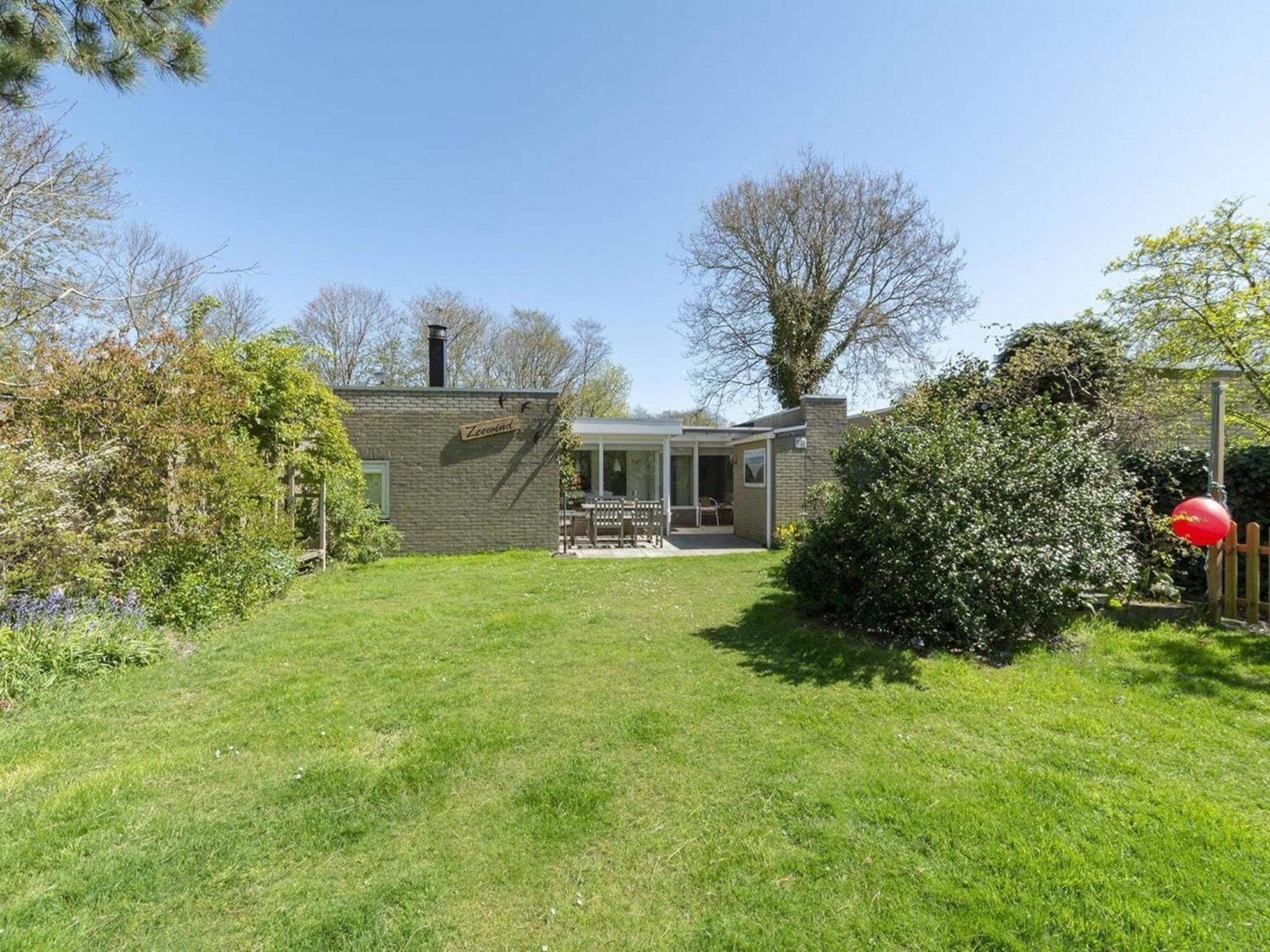 Stylish Bungalow With A Large Garden Sint Maartensvlotbrug 外观 照片