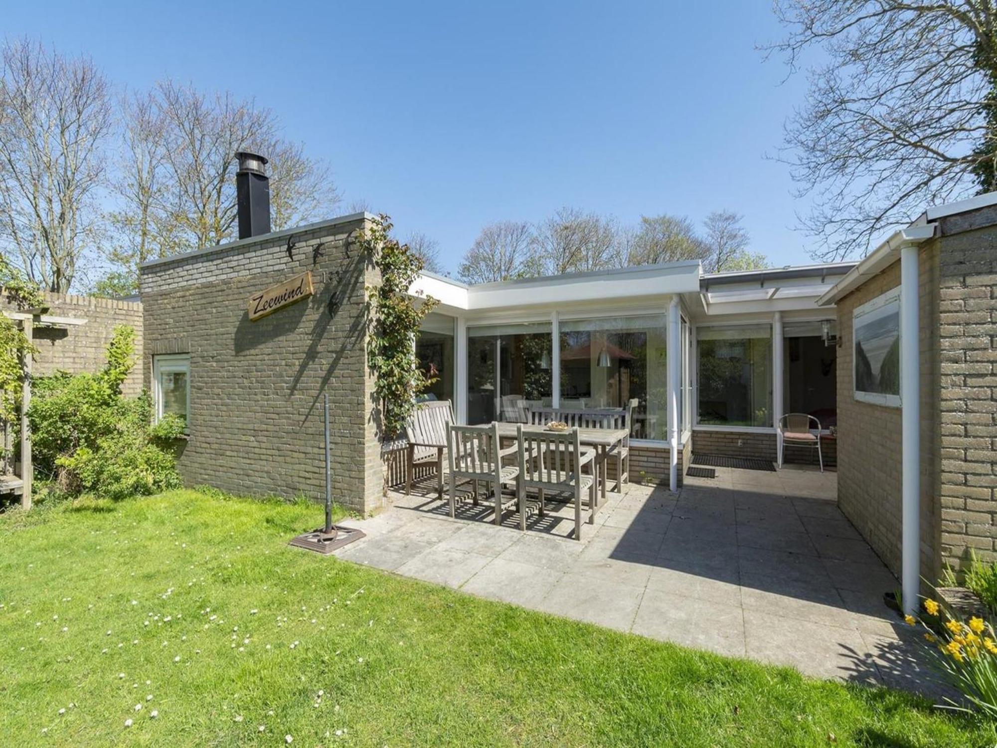 Stylish Bungalow With A Large Garden Sint Maartensvlotbrug 外观 照片