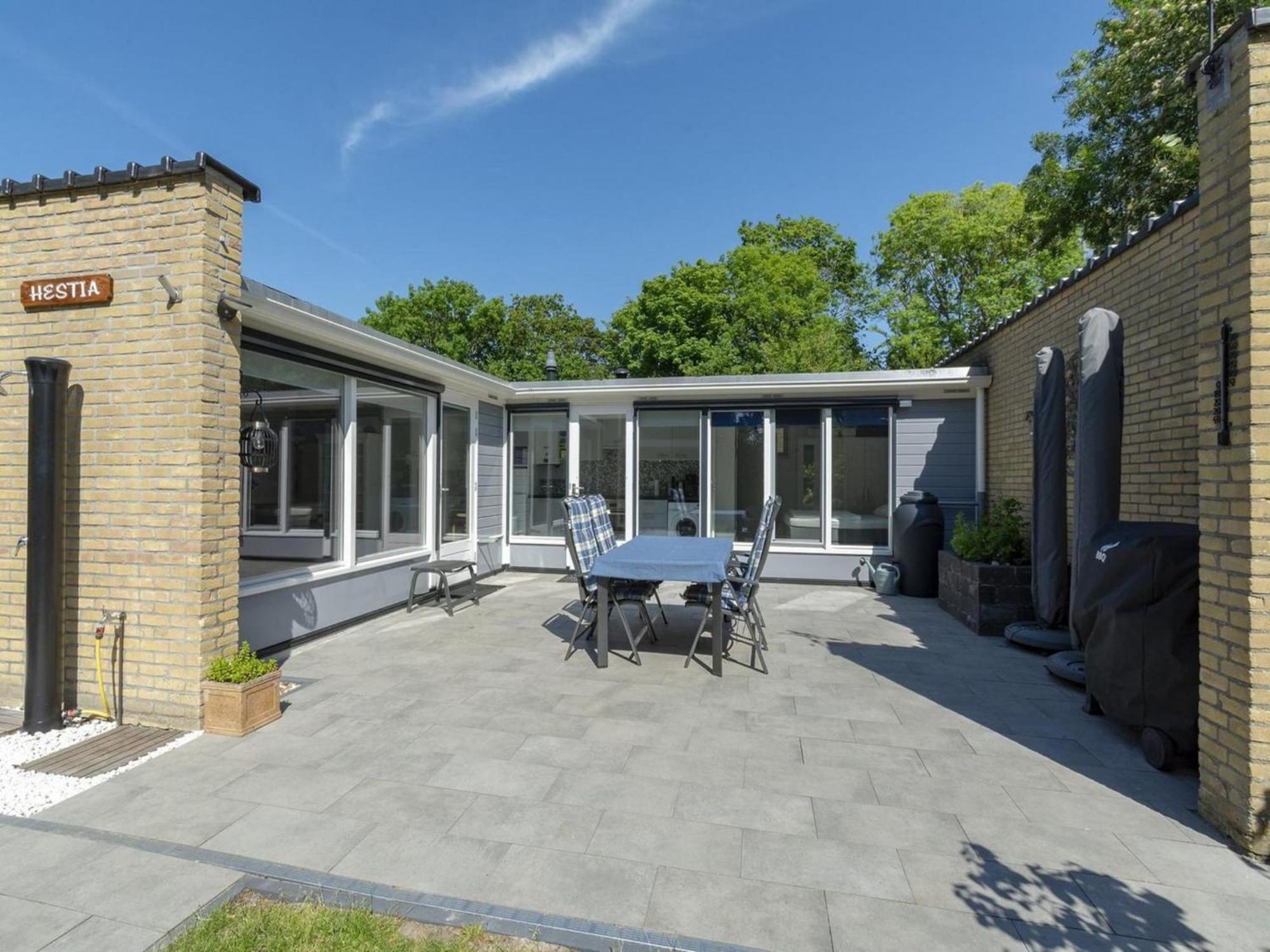 Stylish Bungalow With A Large Garden Sint Maartensvlotbrug 外观 照片