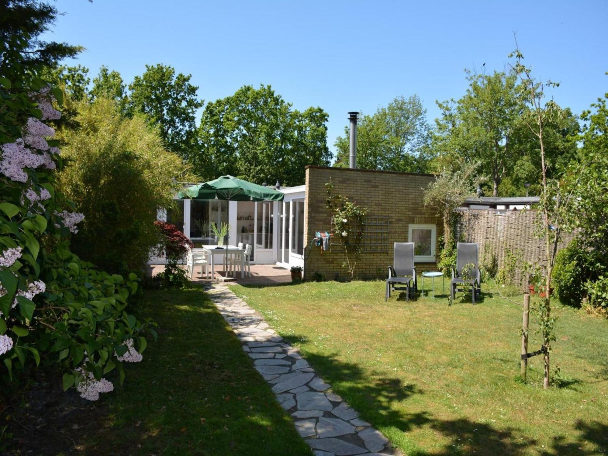 Stylish Bungalow With A Large Garden Sint Maartensvlotbrug 外观 照片