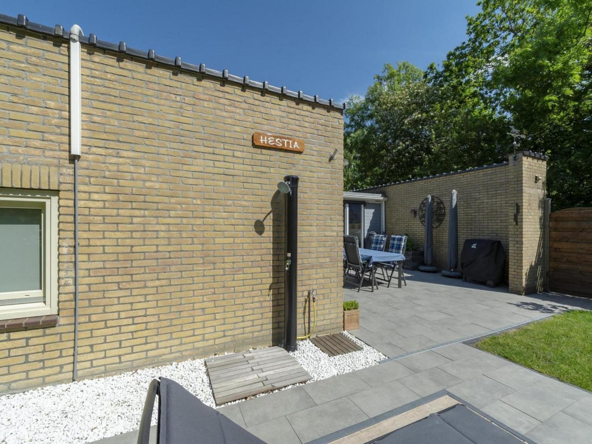 Stylish Bungalow With A Large Garden Sint Maartensvlotbrug 外观 照片
