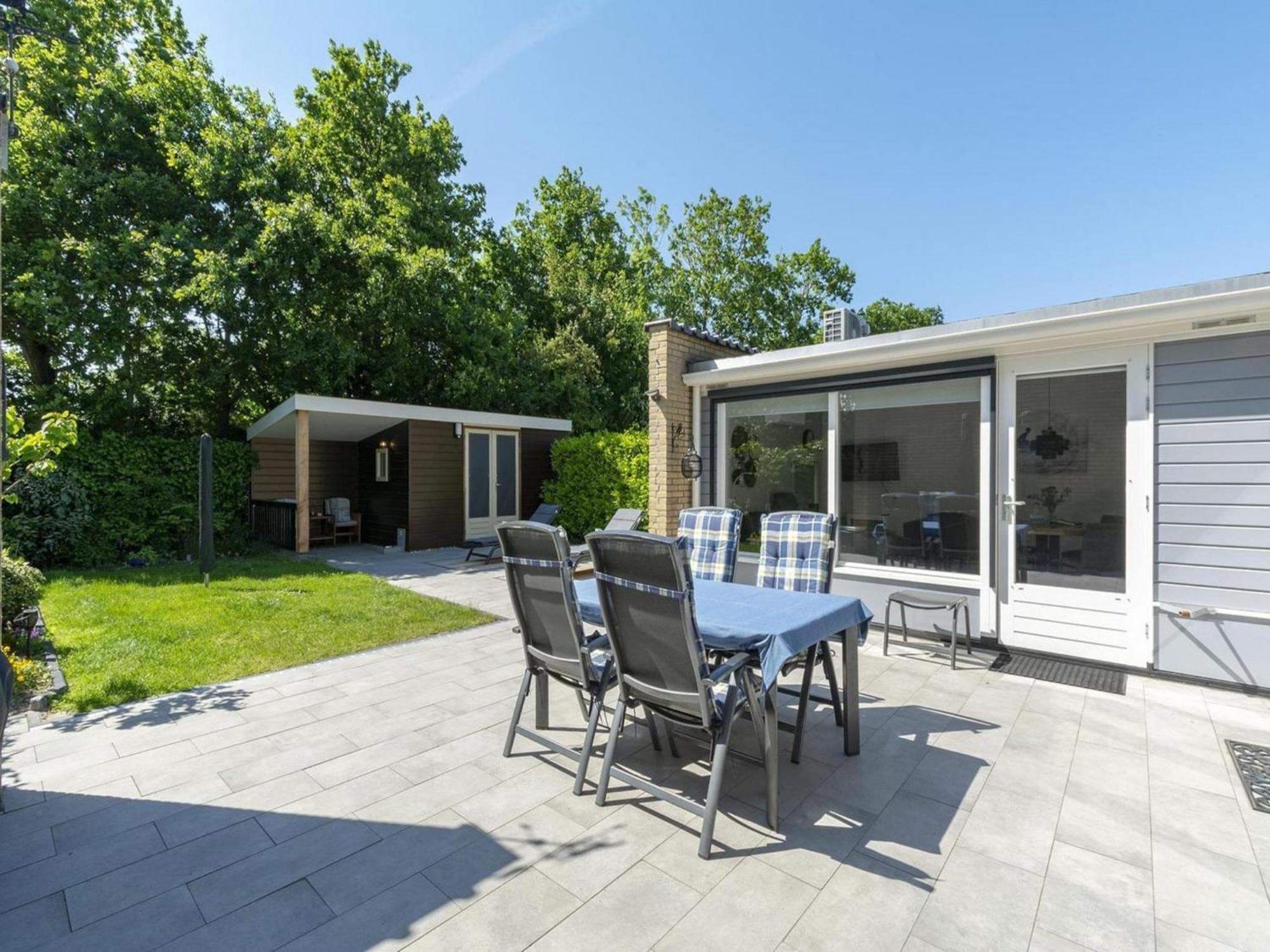 Stylish Bungalow With A Large Garden Sint Maartensvlotbrug 外观 照片