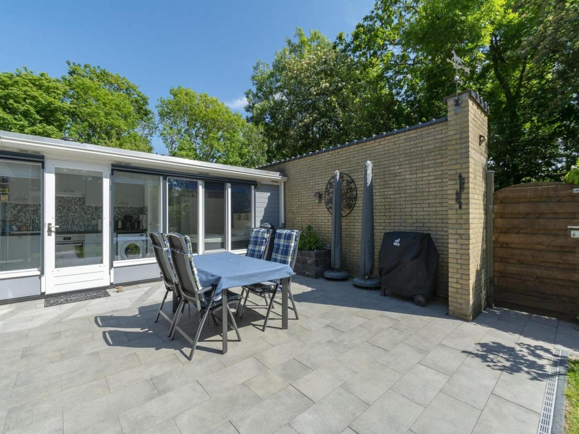 Stylish Bungalow With A Large Garden Sint Maartensvlotbrug 外观 照片