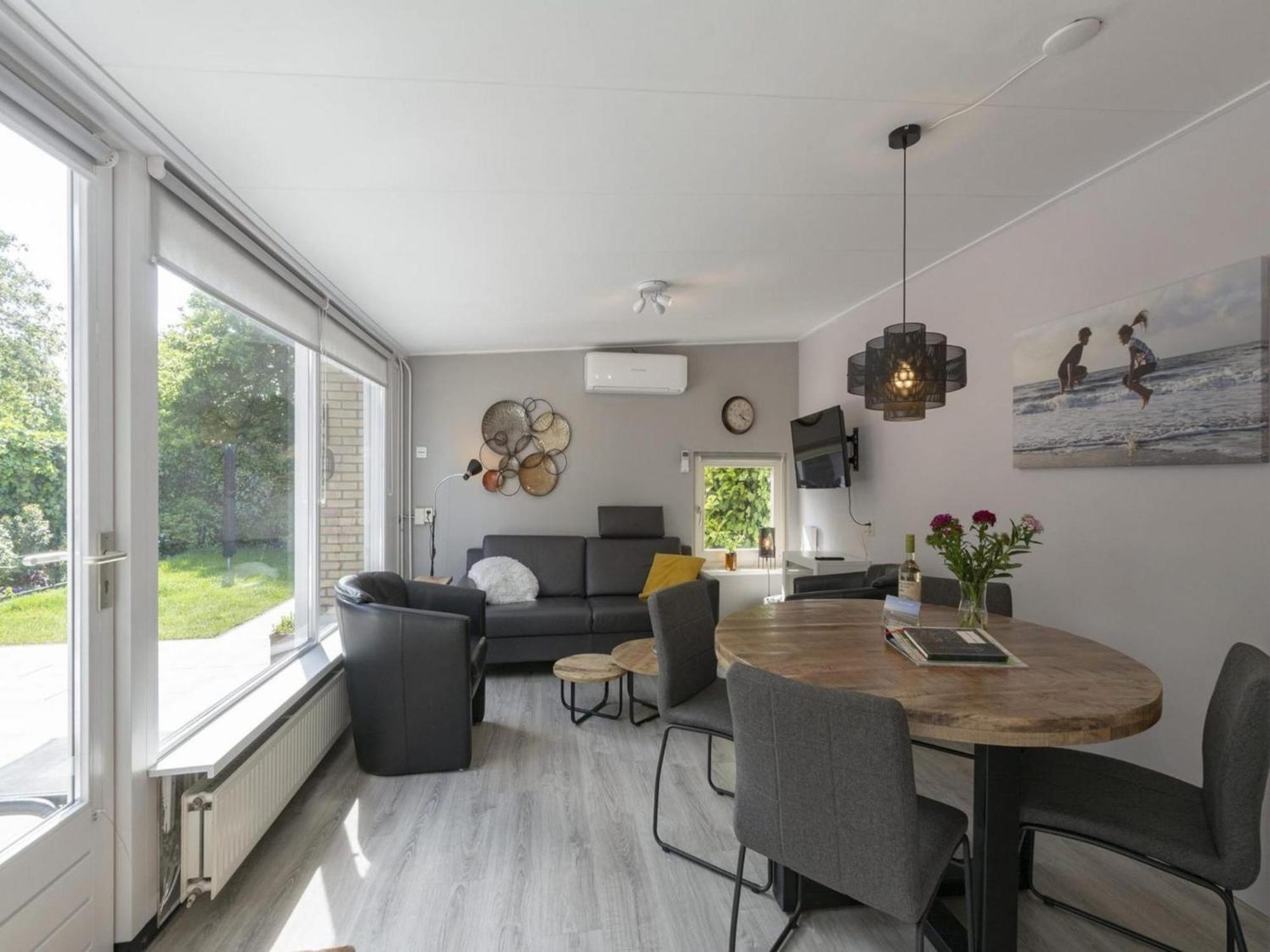 Stylish Bungalow With A Large Garden Sint Maartensvlotbrug 外观 照片