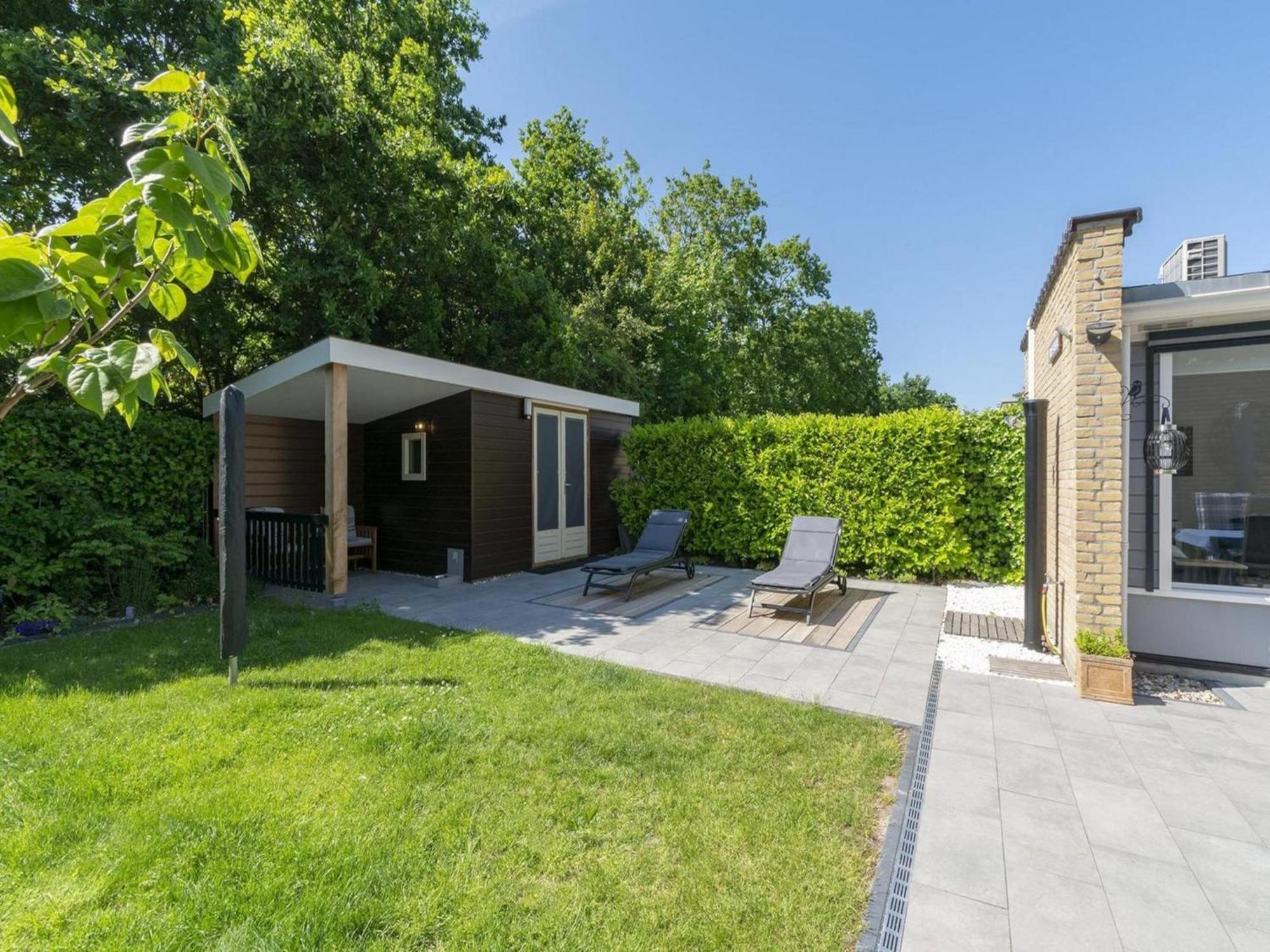 Stylish Bungalow With A Large Garden Sint Maartensvlotbrug 外观 照片