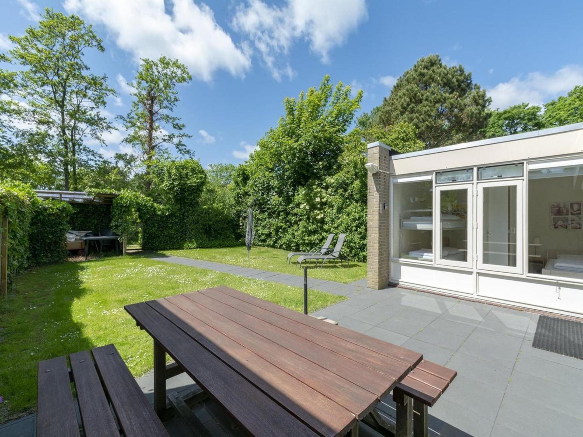 Stylish Bungalow With A Large Garden Sint Maartensvlotbrug 外观 照片