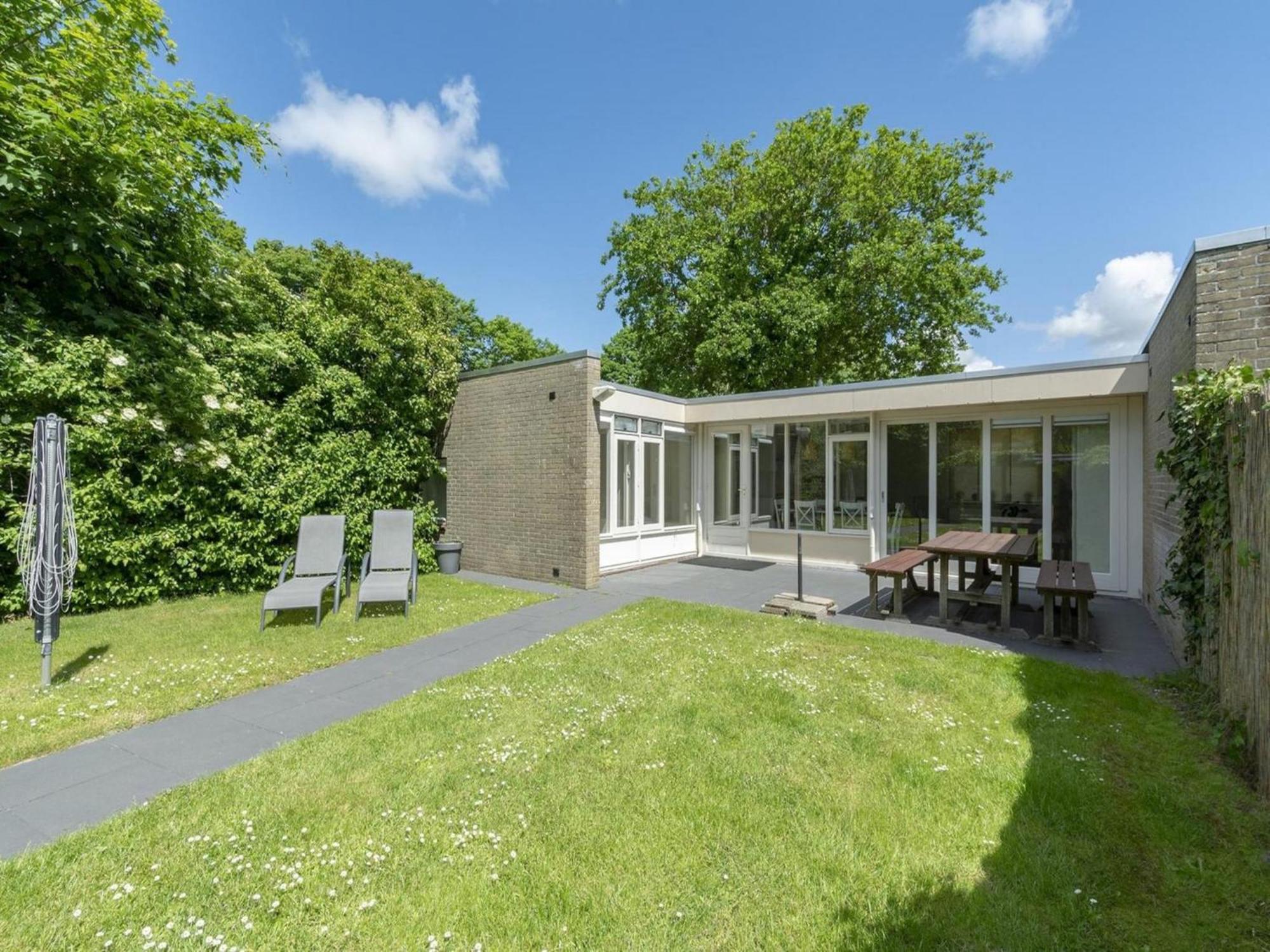 Stylish Bungalow With A Large Garden Sint Maartensvlotbrug 外观 照片